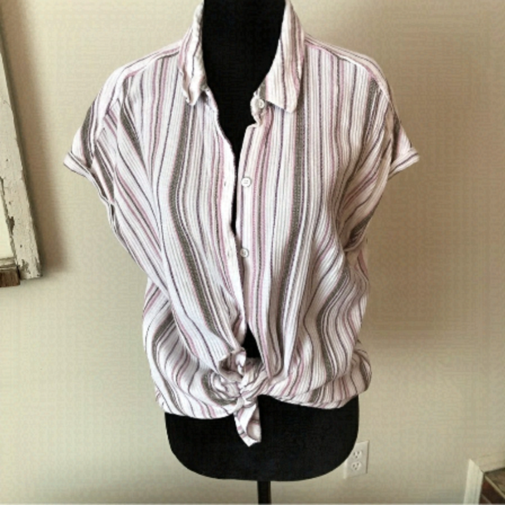 SONOMA short sleeve button down shirt top.  Size large.